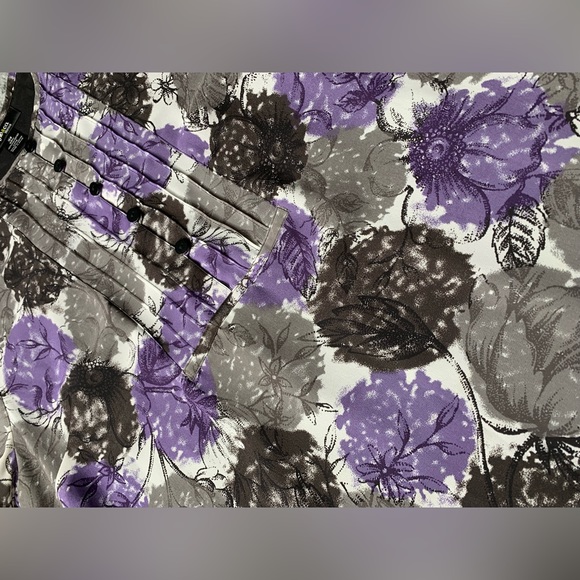 3/$10 Style & Co Woman Floral Printed Pintuck
Pleated Blouse semi sheer Size 18W - Picture 6 of 15